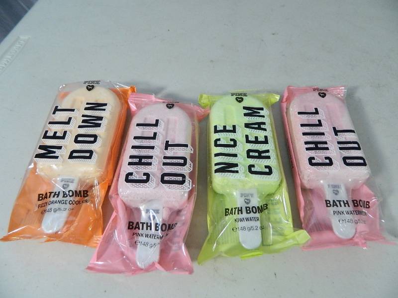 lot 44 image: 4 New Victorias Secret Popsicle Bath Bombs