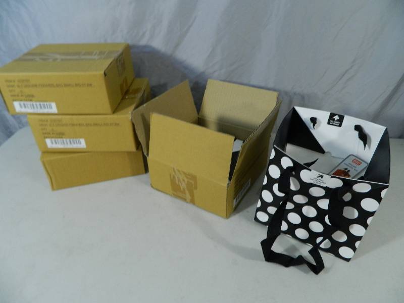 lot 52 image: 20 New Origami Pinwheel Small Giftbags