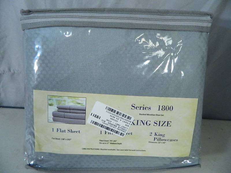lot 76 image: New 4 Pc King Sheet Set