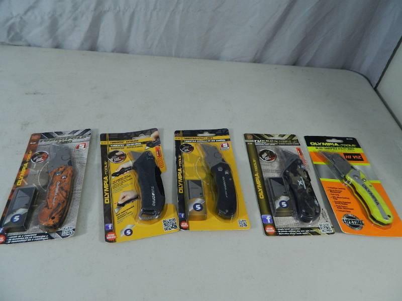 lot 82 image: 5 New Utility Knives