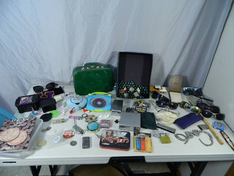 lot 91 image: Assorted Collectibles