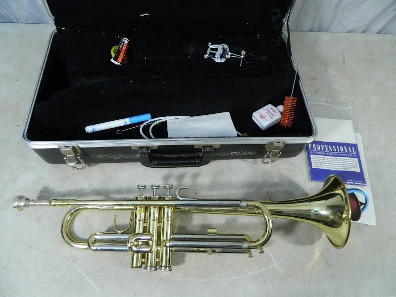 lot 5 image: Olds Trumpet