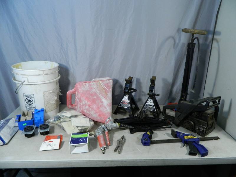 lot 122 image: Jackstands, Texture Gun, Tools, Etc