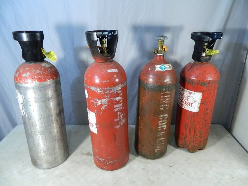 lot 123 image: 4 Carbon Dioxide Tanks