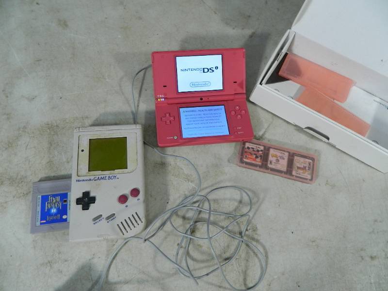 lot 136 image: Nintendo DS and Nintendo Gameboy