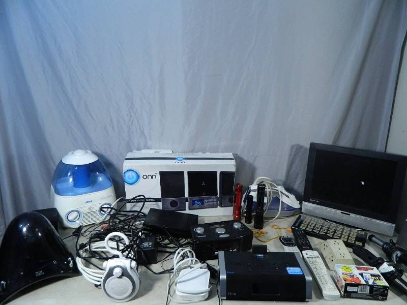 lot 138 image: Assorted Electronics