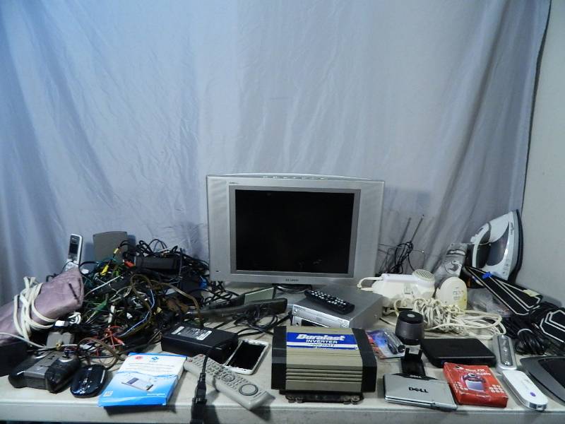 lot 140 image: Assorted Electronics