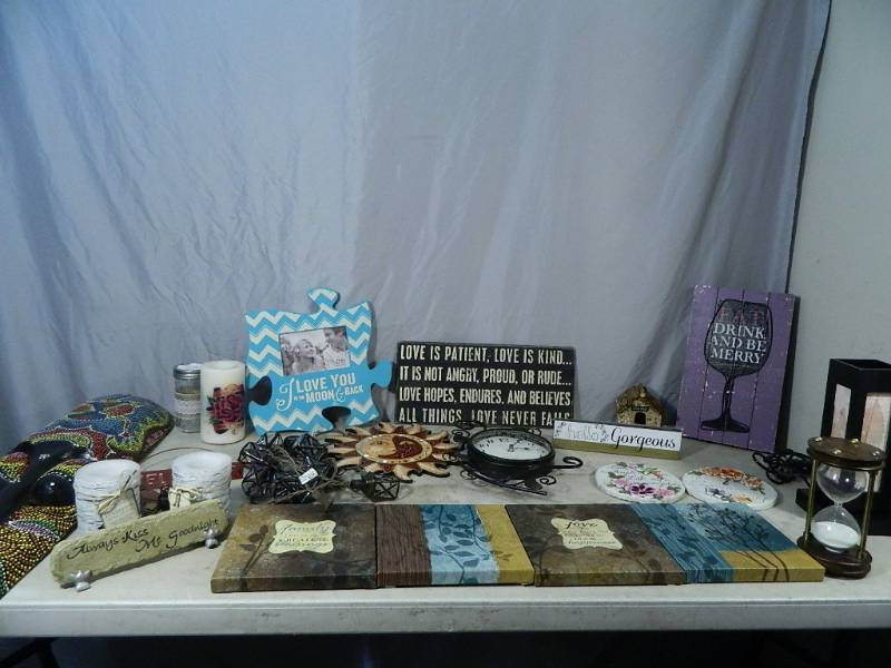 lot 151 image: Cute Decor