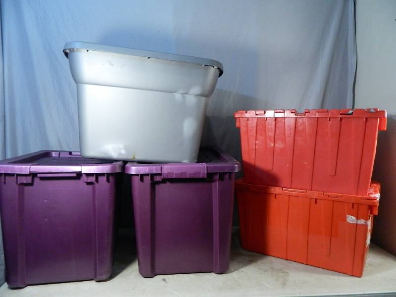lot 158 image: 5 Assorted Totes with Lids