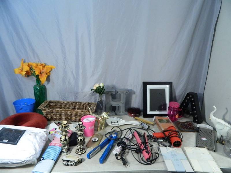lot 160 image: Home Decor