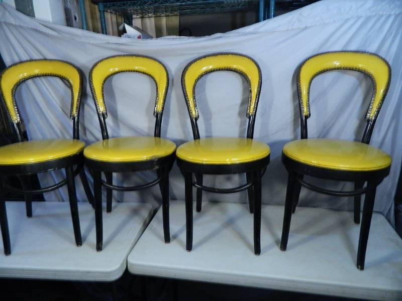 lot 173 image: Set of 4 Vintage Chairs