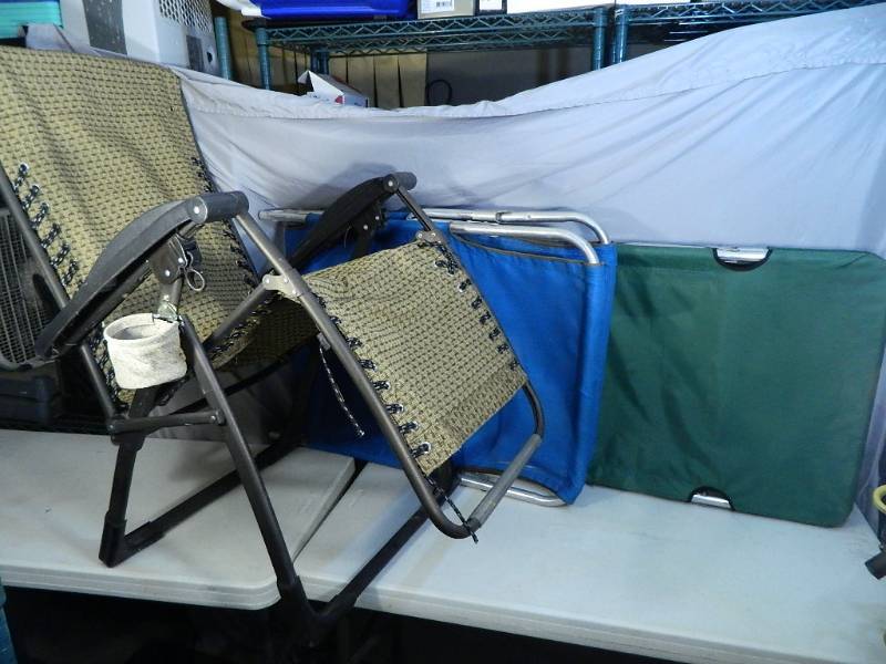 lot 174 image: Camping Cots, Lounge Chair