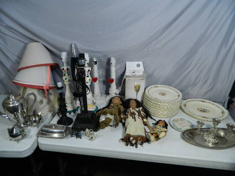 lot 176 image: China, Dolls, Lamps, Etc