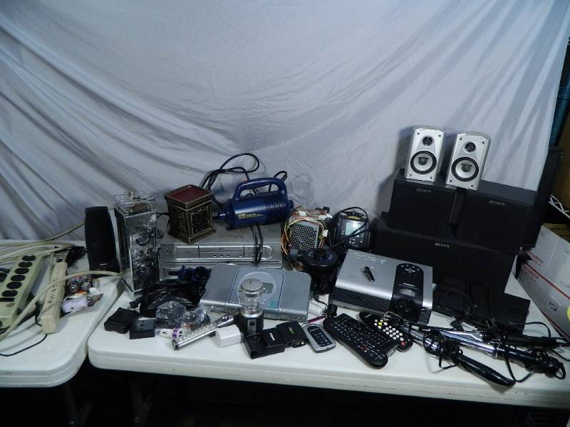 lot 177 image: Assorted Electronics