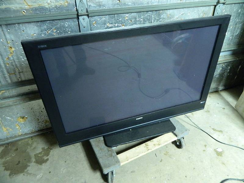lot 4 image: 50 inch Sanyo TV
