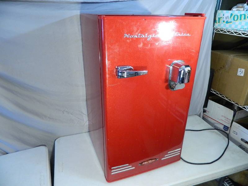 lot 181 image: Nostalgic Look Mini Refrigerator