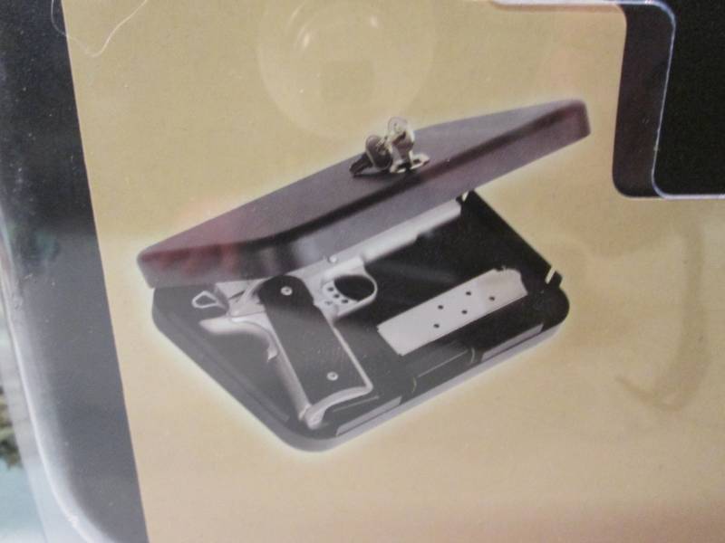 lot 7 image: Full Size Handgun Secure It Metal S...
