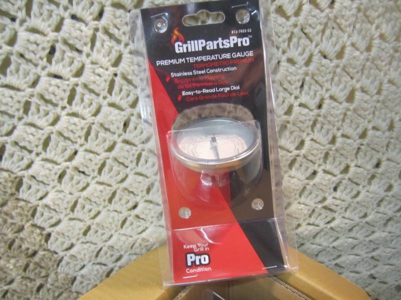 lot 32 image: Case of 6 Grill Parts Pro Premium T...
