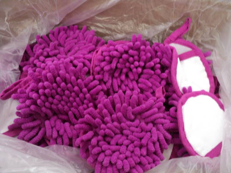 Case of 200 Frizzy Finger Pink Dust...