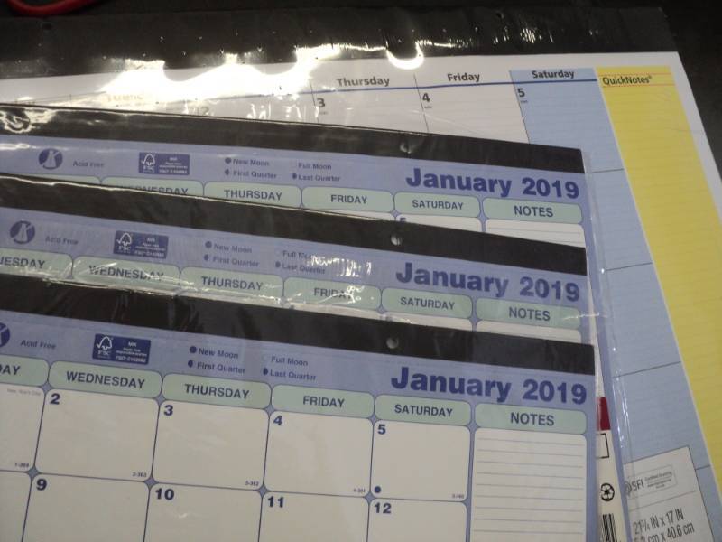 4 - 2019 Monthly Desk Pads and 1 Ro...