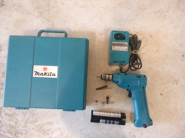 lot 9 image: Makita Drill