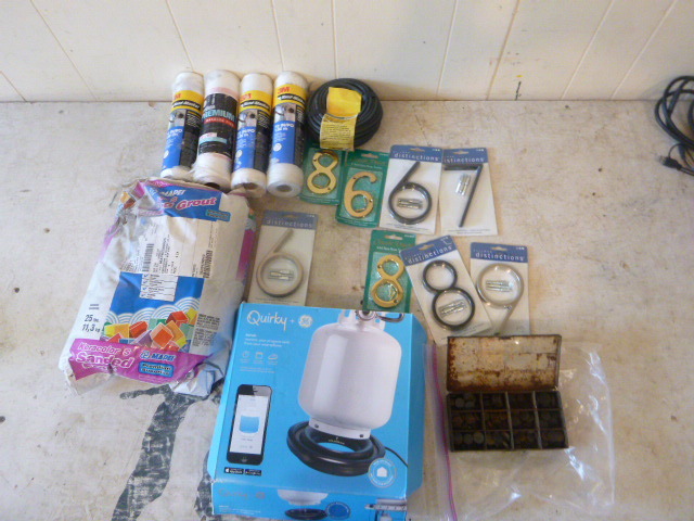 lot 14 image: Garage Items