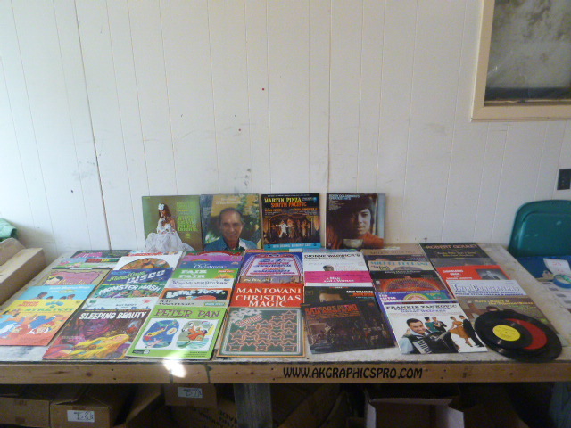 lot 20 image: Lot of Albums