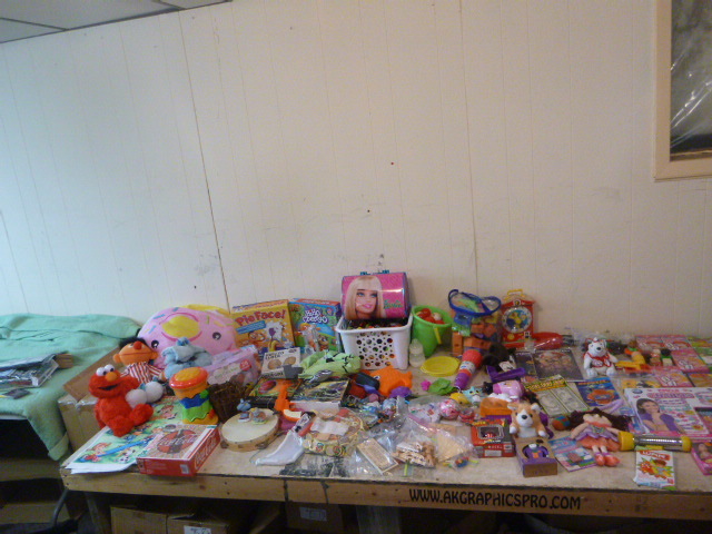 lot 25 image: Large Lot of Games and Toys
