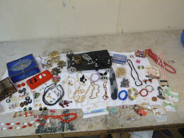 lot 37 image: Costume Jewelry