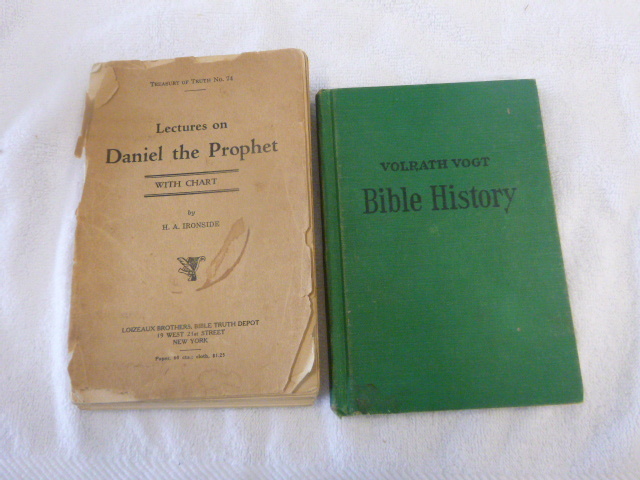 lot 46 image: Vintage Books