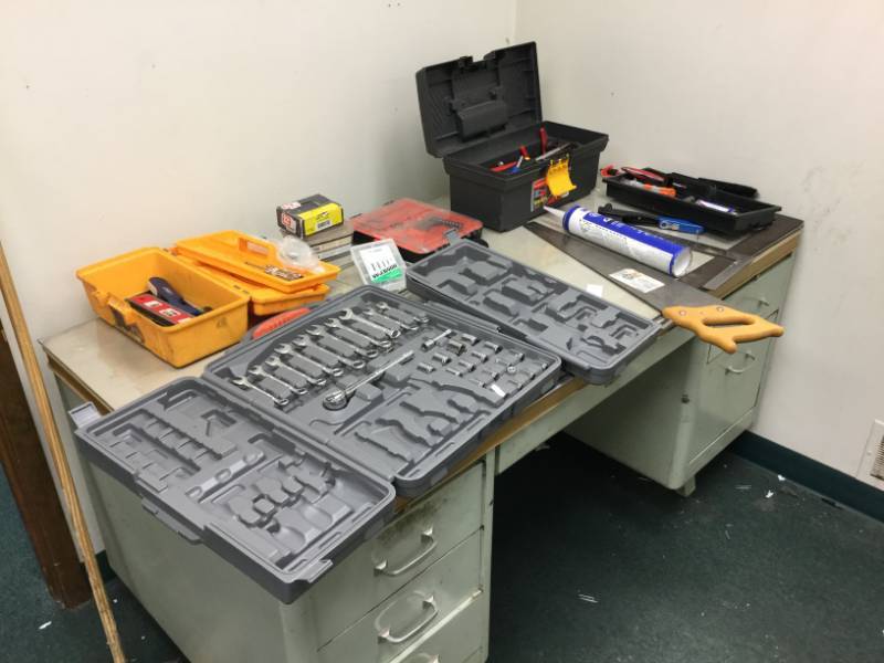 lot 5 image: Tools