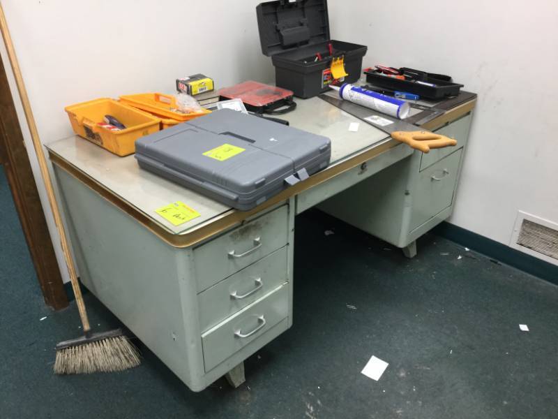 lot 6 image: Office Desk