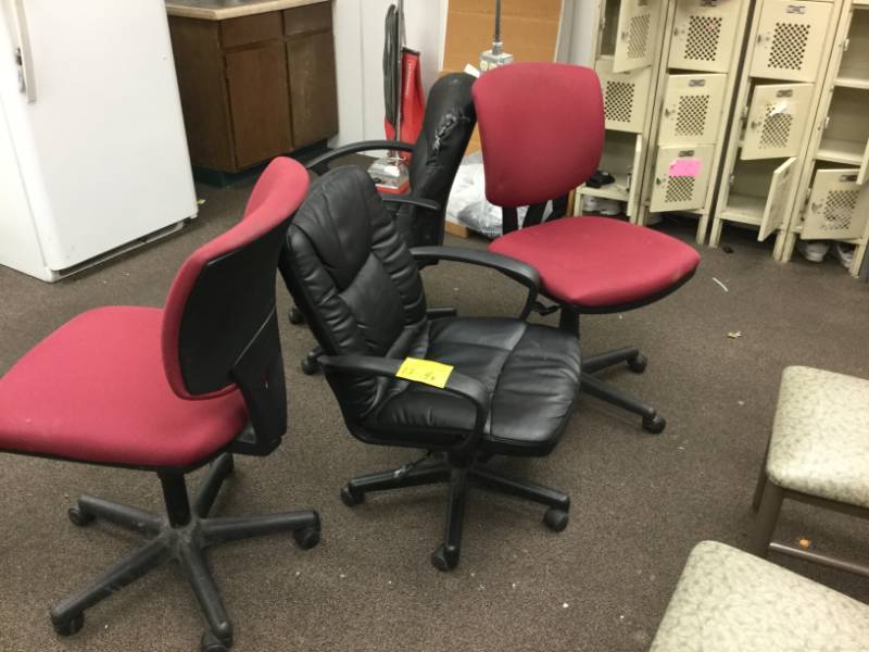 lot 13 image: Office Chairs