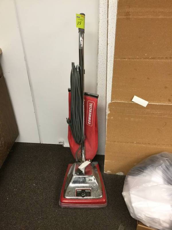 lot 15 image: Vaccume