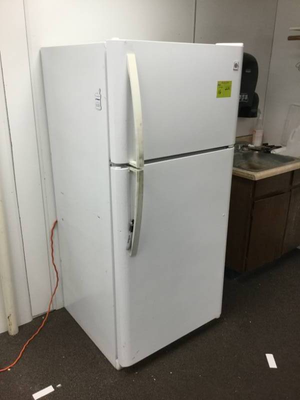 lot 16 image: Refrigerator