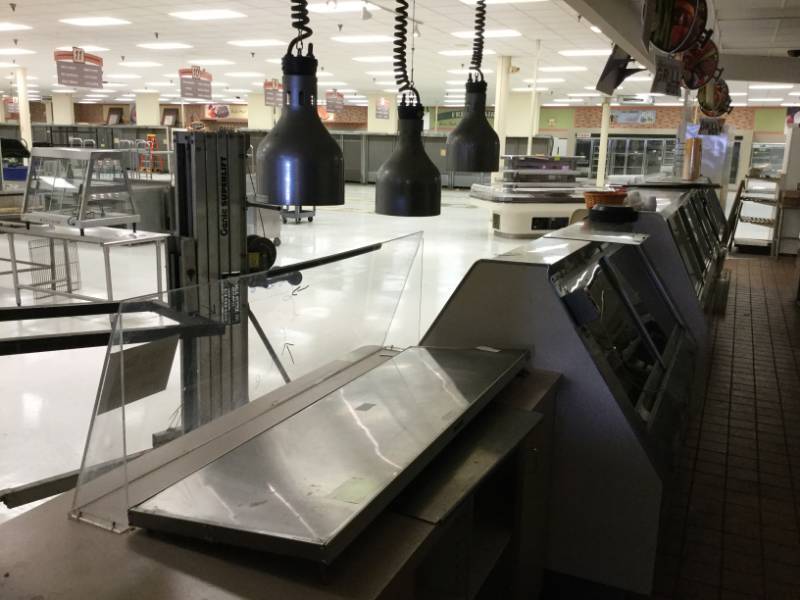 lot 53 image: Heat Table and Heat Lamps. 4 Total