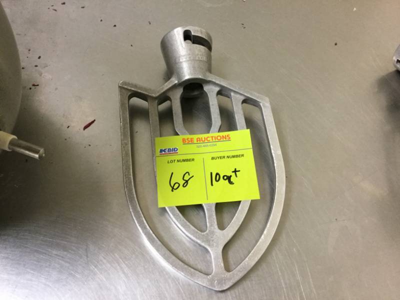 lot 68 image: 10qt. Mixer Paddle