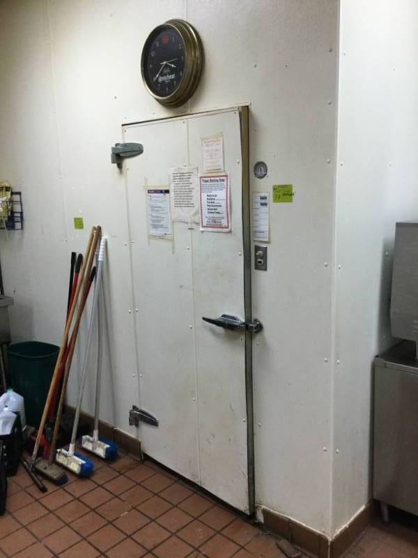 lot 72 image: Walk-in cooler