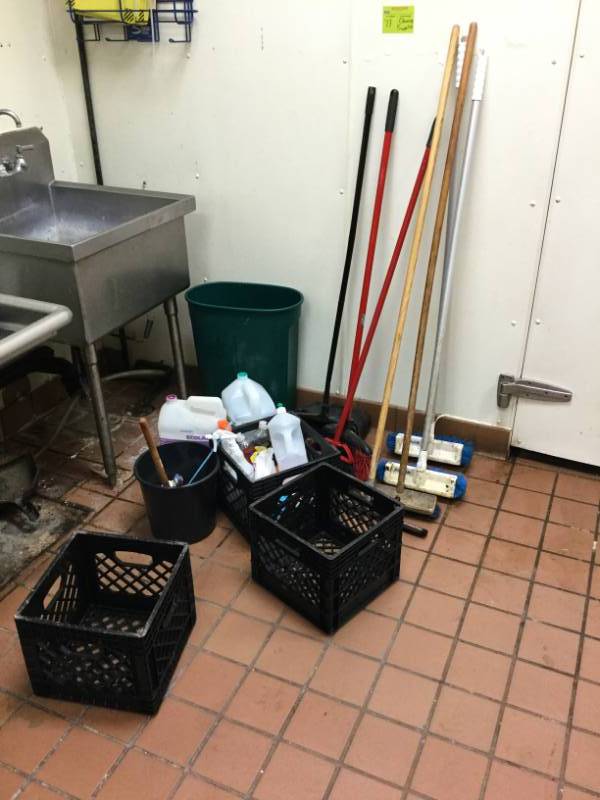 lot 73 image: Cleaning Supplies