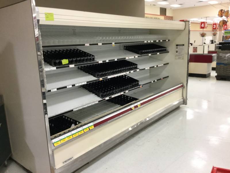lot 148 image: 12 Kysor Warren D61-12U 5 Deck Refrigerated Case