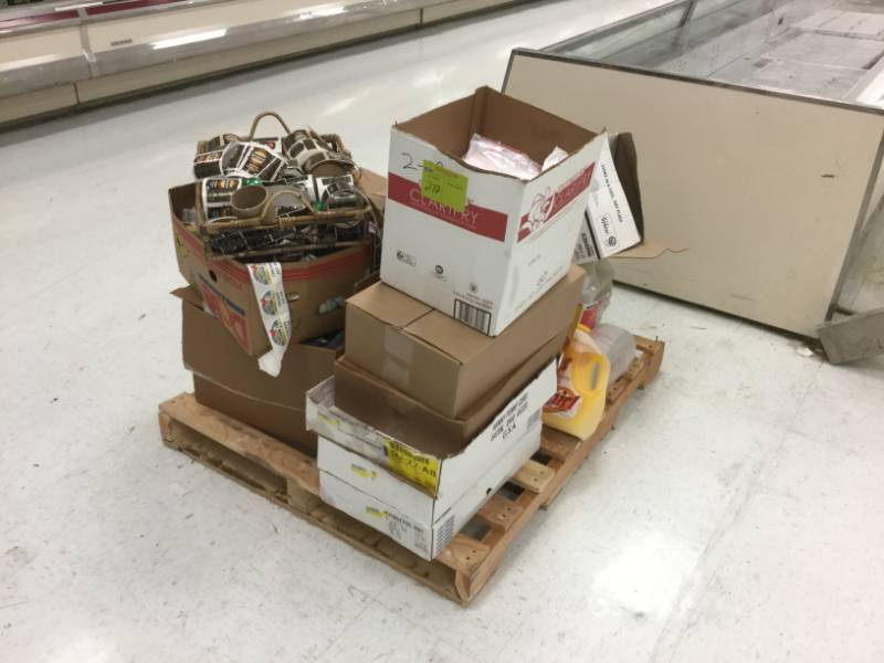lot 272 image: Pallet of Misc.