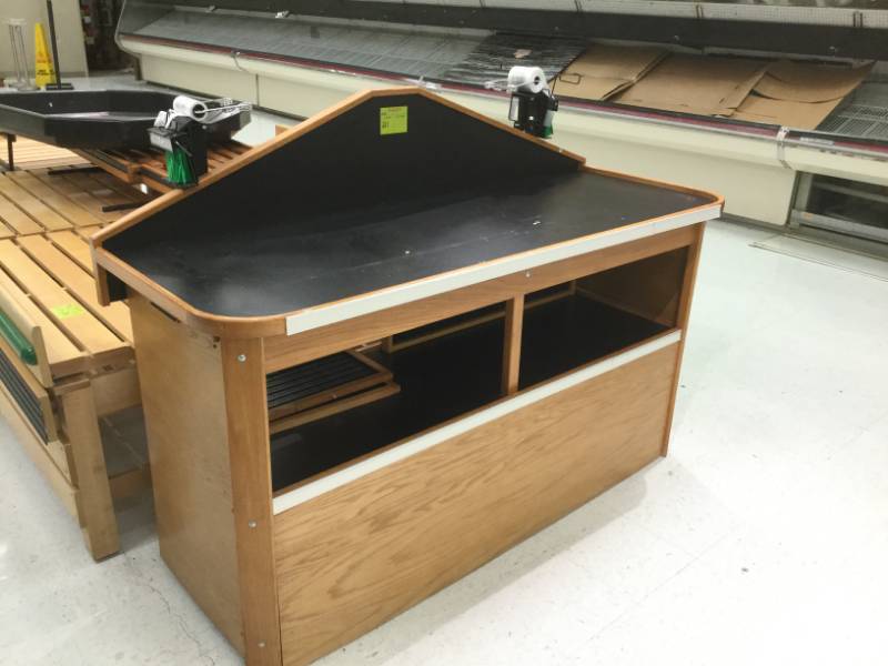 lot 283 image: End Display