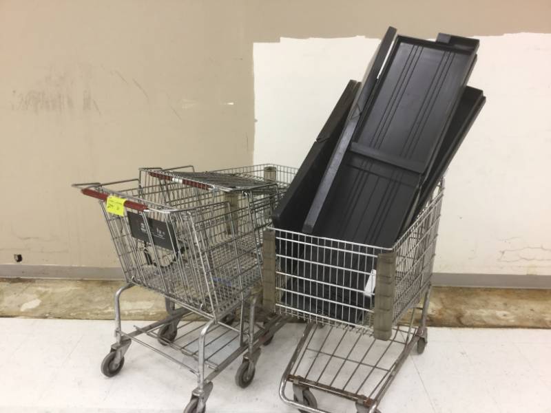 lot 294 image: Grocery Carts