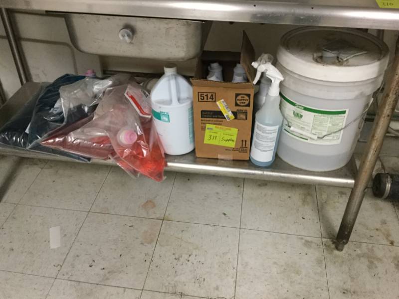 lot 311 image: Cleaning Supplies