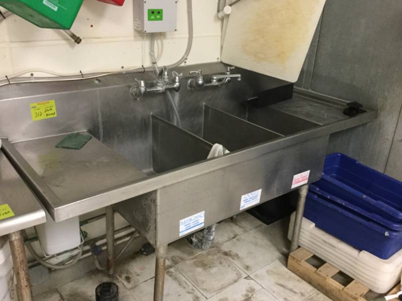 lot 312 image: 3 Compartment Sink
