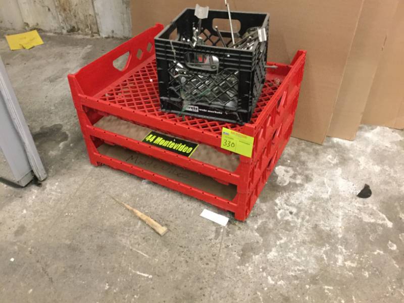 lot 330 image: TraysBasket
