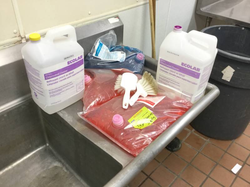 lot 342 image: Cleaning Supplies
