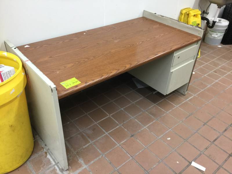 lot 347 image: Desk