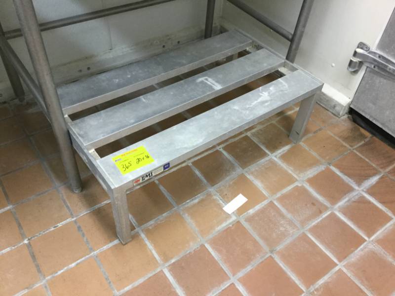 lot 365 image: Aluminum Dunnage Rack