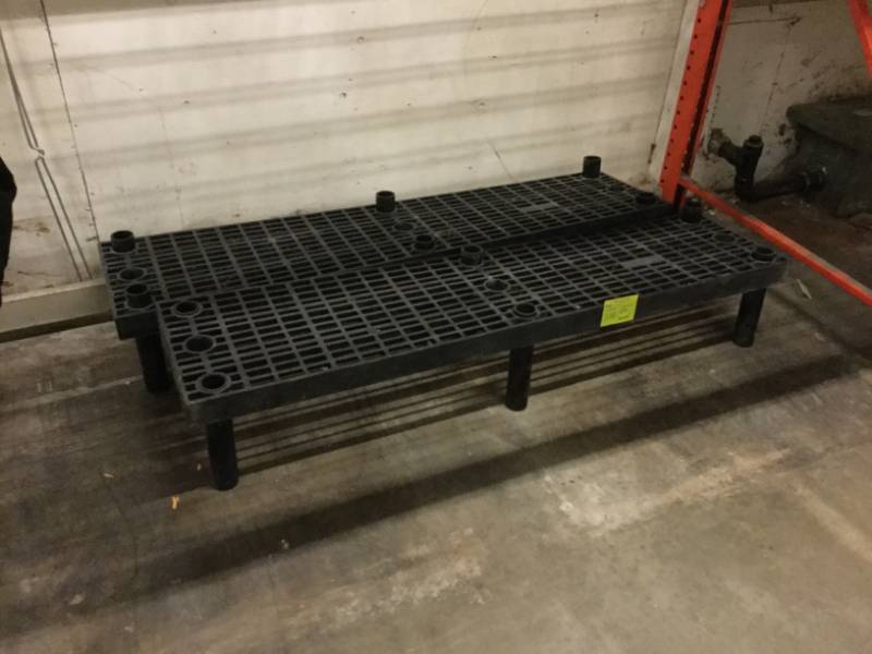 lot 372 image: Dunnage Racks